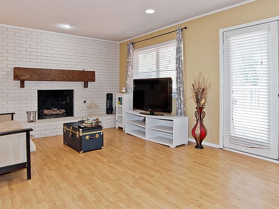 5th image of 804 Chaparral Ct