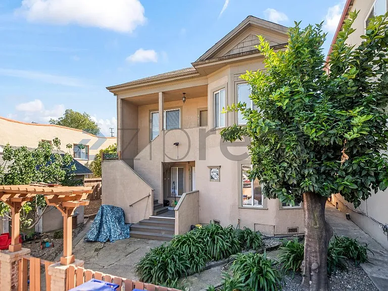 1613 Pomona Ave — Photo 2