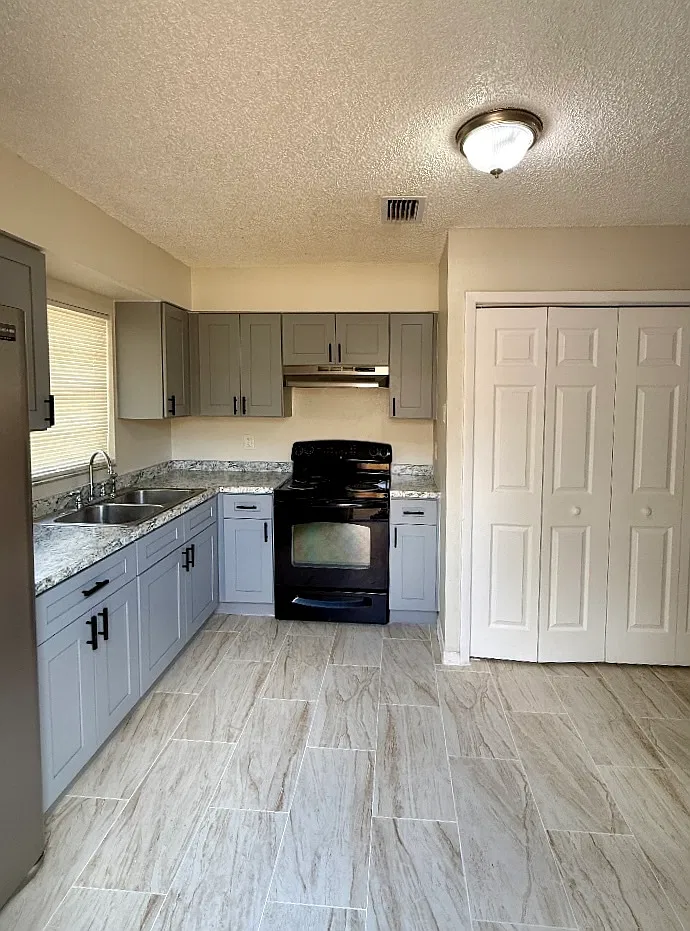 2 bed, 936 sqft, $1,395 — Photo 3