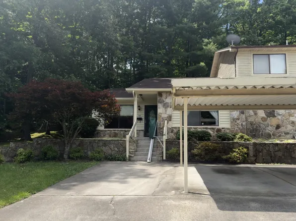 106 Hazleton Ln, Oak Ridge, TN 37830