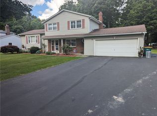 29 Hitchcock Ln, Rochester, NY 14625