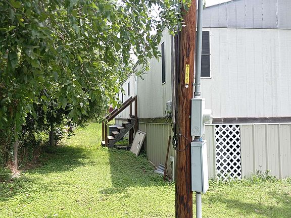 4th image of 2424 Rose Hill Drive