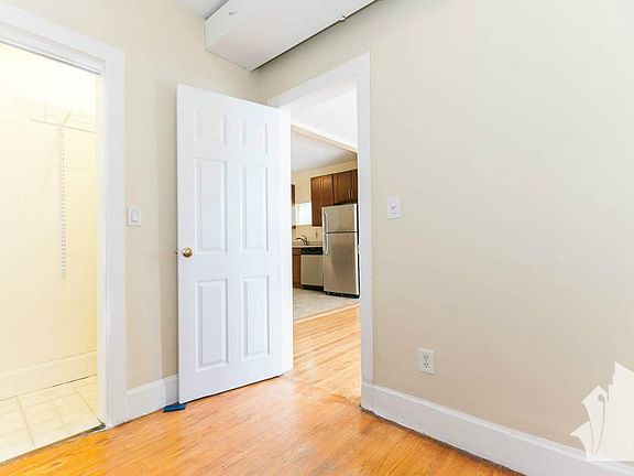3rd image of 3040 N California Ave #1CC