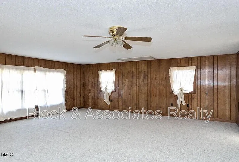 4 bed, 2.5 bath, 2656 sqft, $2,900 — Photo 2