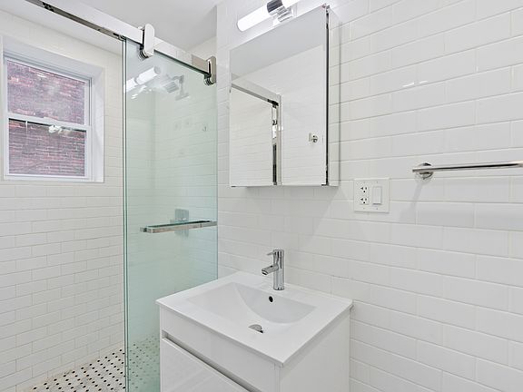 4th image of 819 9th Ave APT 4S