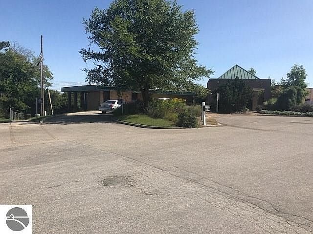 1st image of 211 S West St