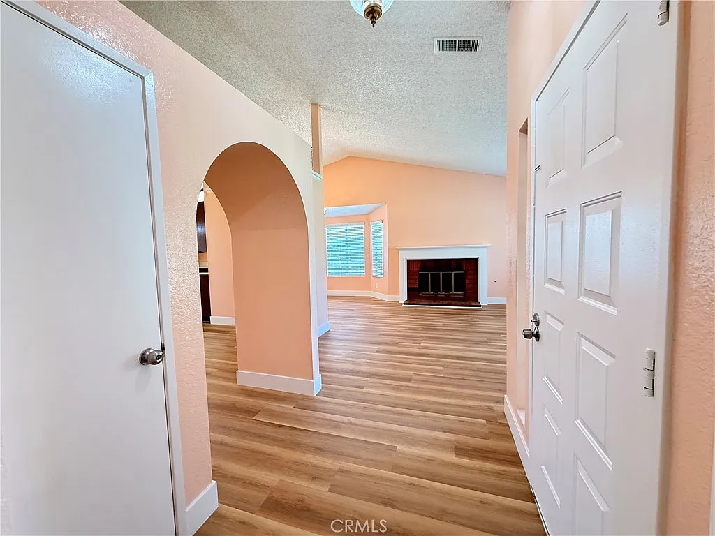 3 bed, 1486 sqft, $2,900 — Photo 2