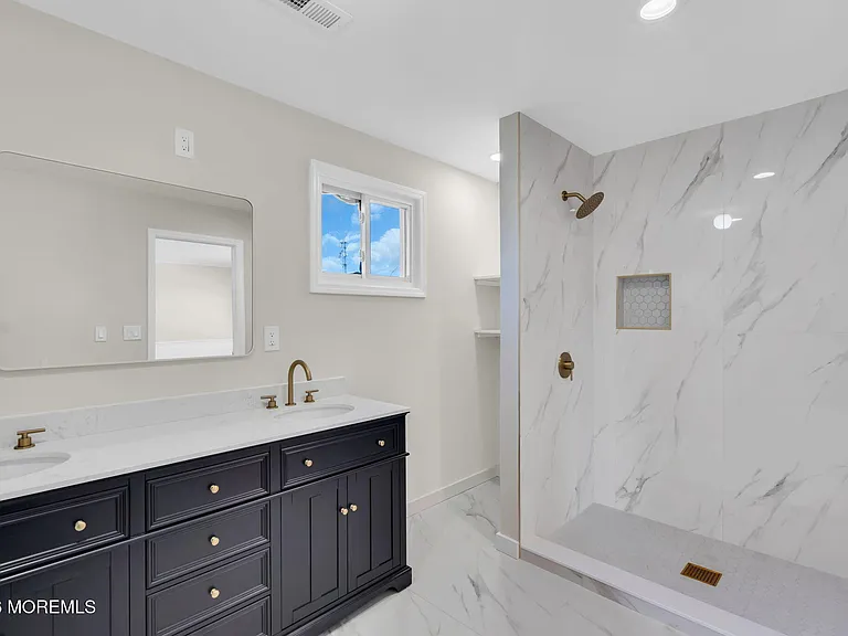 101 Clearwater Dr — Photo 3