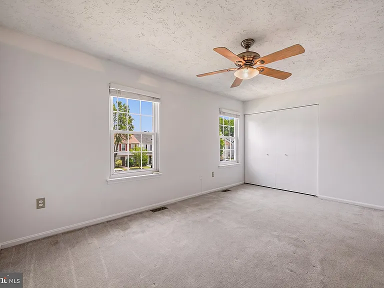 16 Meadowside Ct — Photo 33