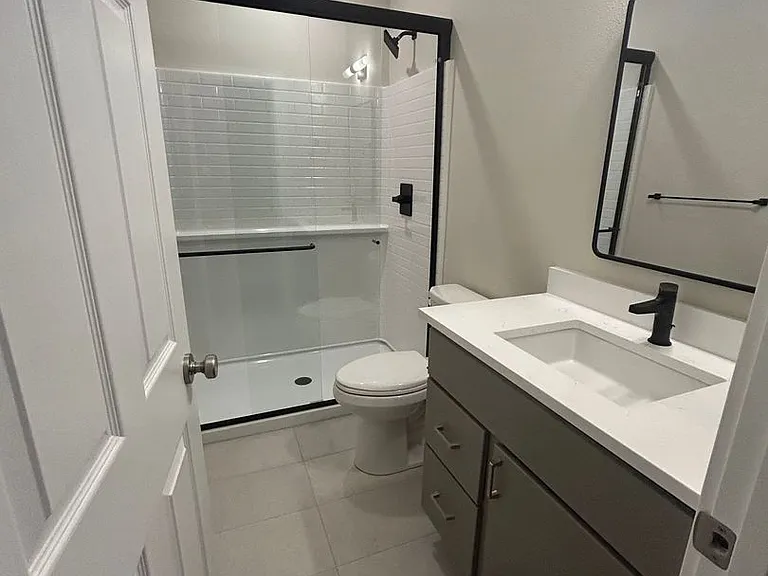 536 E Mulberry St — Photo 77