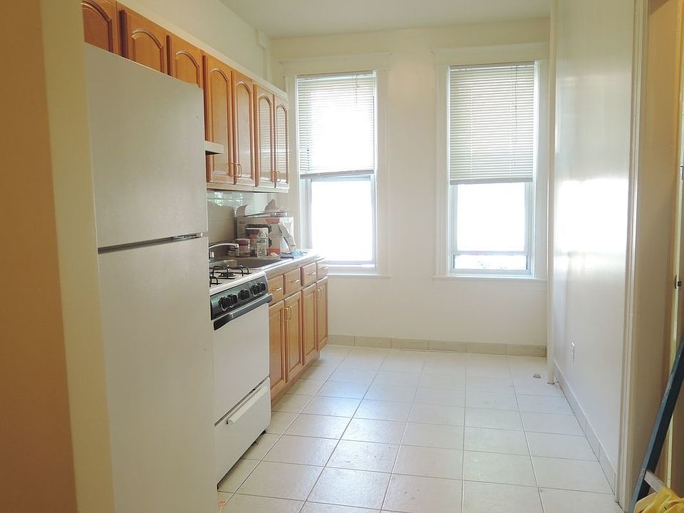 1st image of 3271 48th St APT 1R