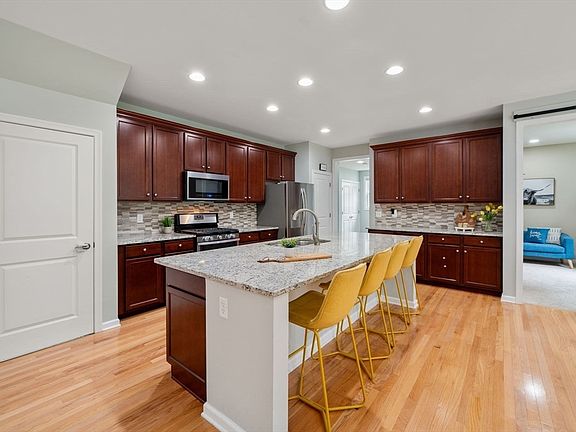 5th image of 265 Warren Dr