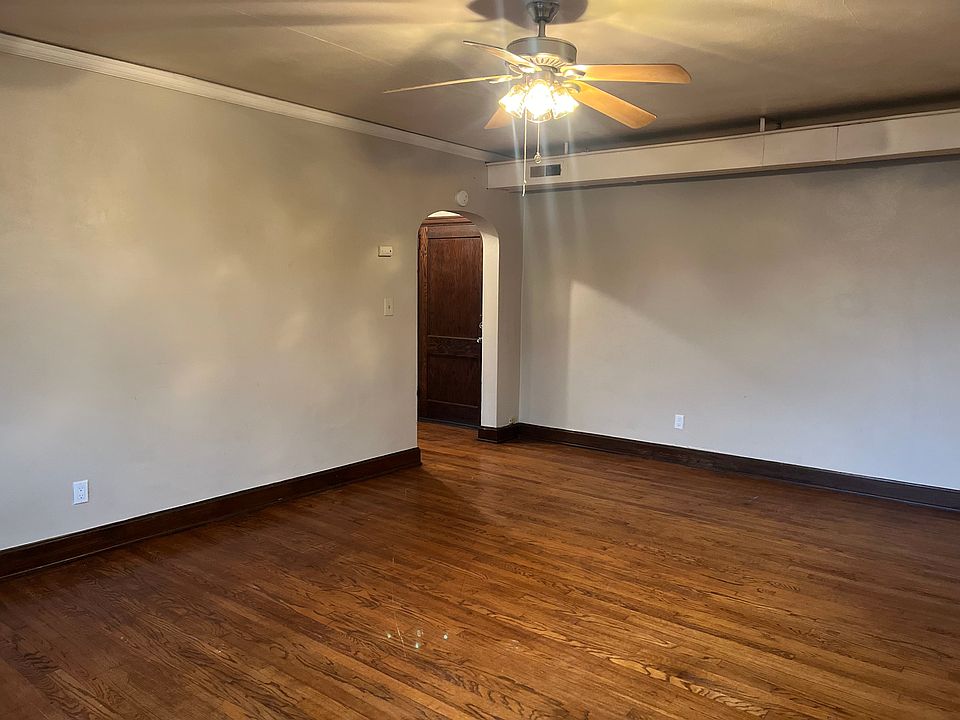 2nd image of 1011 Broadway