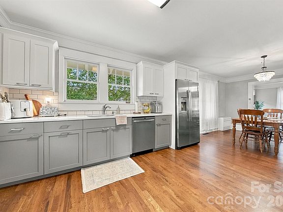 4th image of 1339 5th St NE