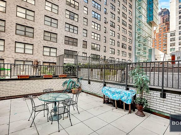 2nd image of 225 E 57th St APT 1R