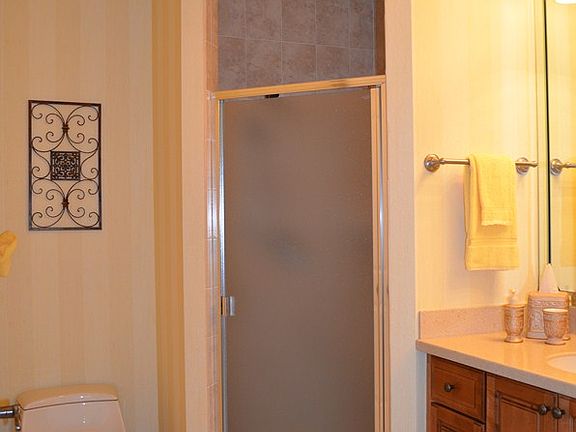 Guest Bedroom's Bathroom