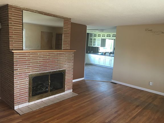 3rd image of 5806 W Victoria Ave