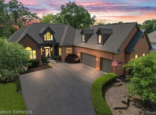 2396 Woodvale Trl, Brighton, MI