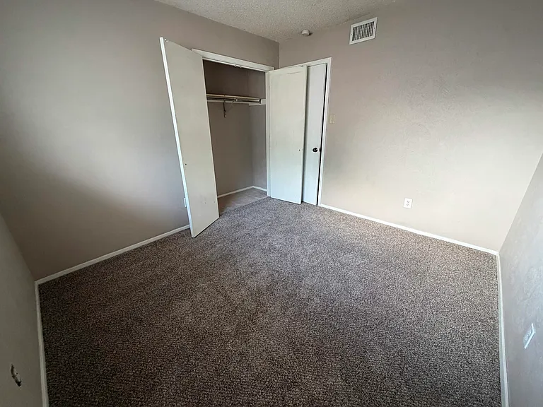 3902 Hardwood Ct — Photo 10