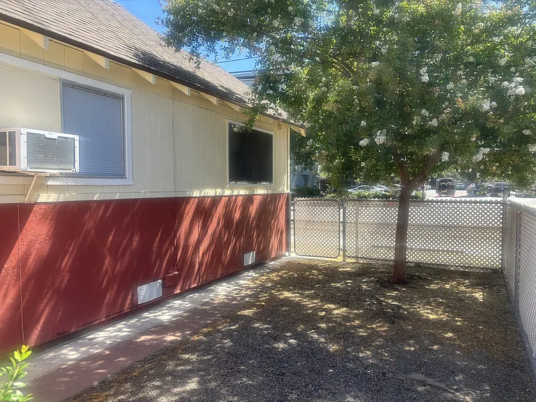 511 Coffee Rd — Photo 3