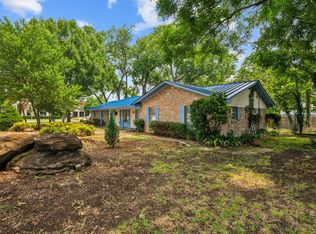 305 Bluebonnet Dr, Grapevine, TX 76051