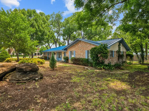 305 Bluebonnet Dr, Grapevine, TX 76051