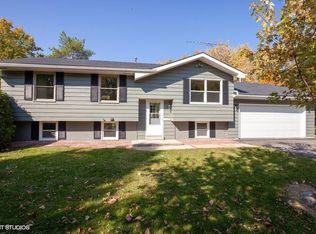 176 Ludwig Ave, Dousman, WI 53118