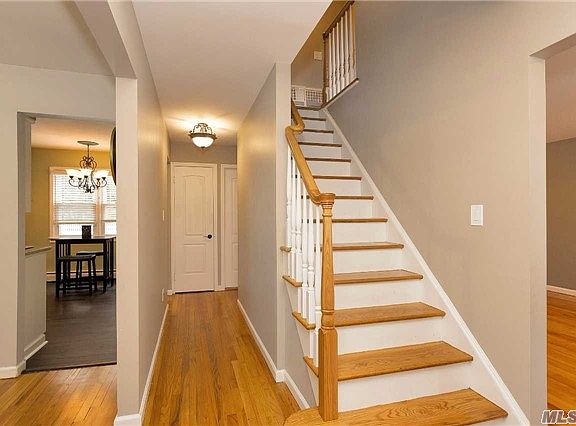 3rd image of 19 Merriwind Dr