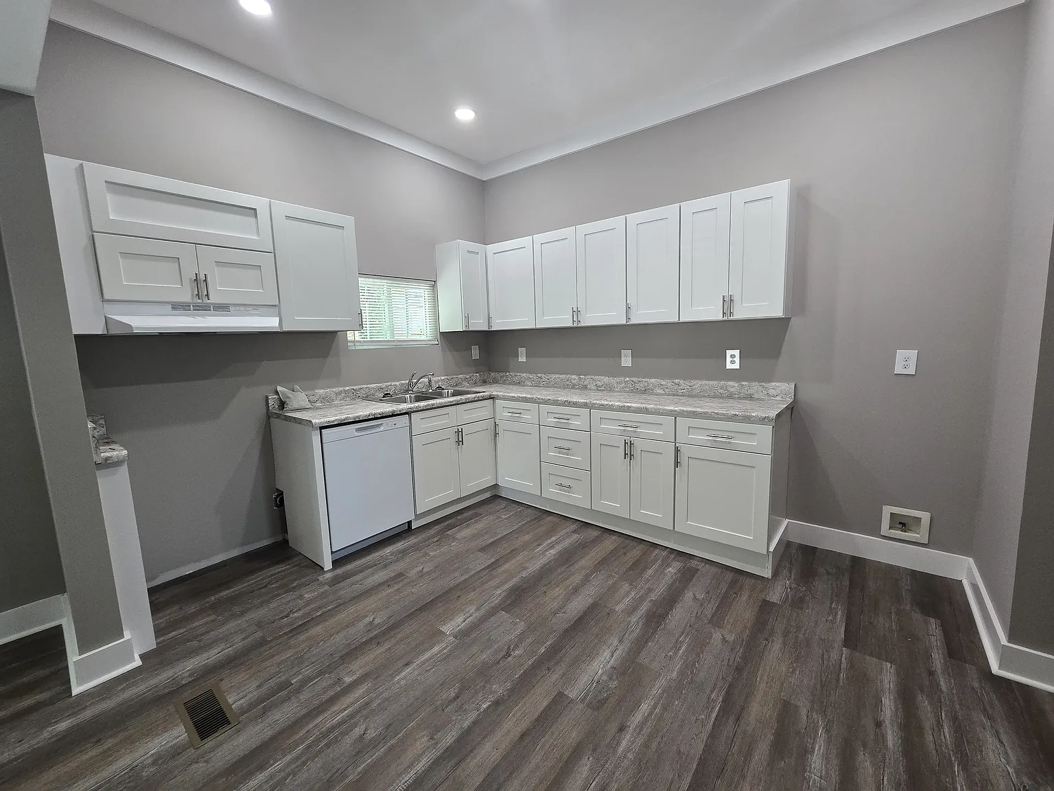 2 bed, 1281 sqft, $1,950 — Photo 3