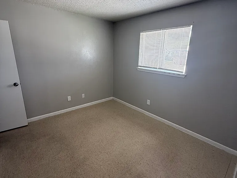1012 Wells Cir #11 — Photo 5