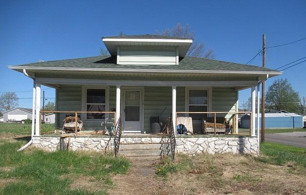 1st image of 401 Maple St