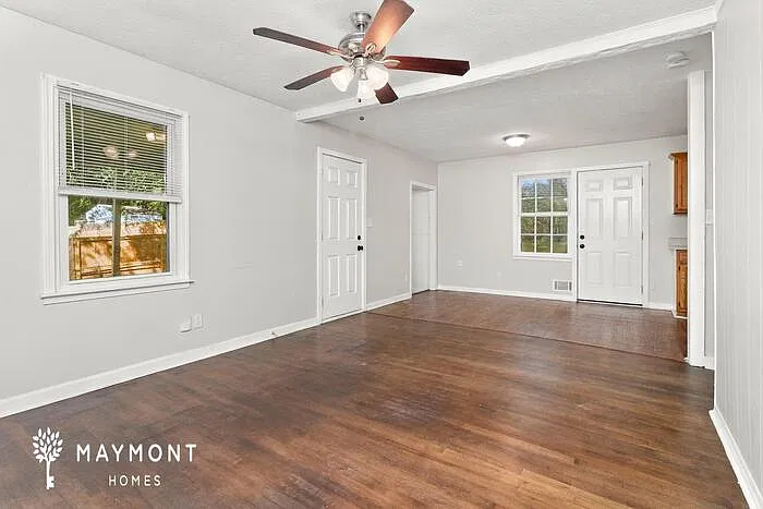3 bed, 1.0 bath, 960 sqft, $1,545 — Photo 4