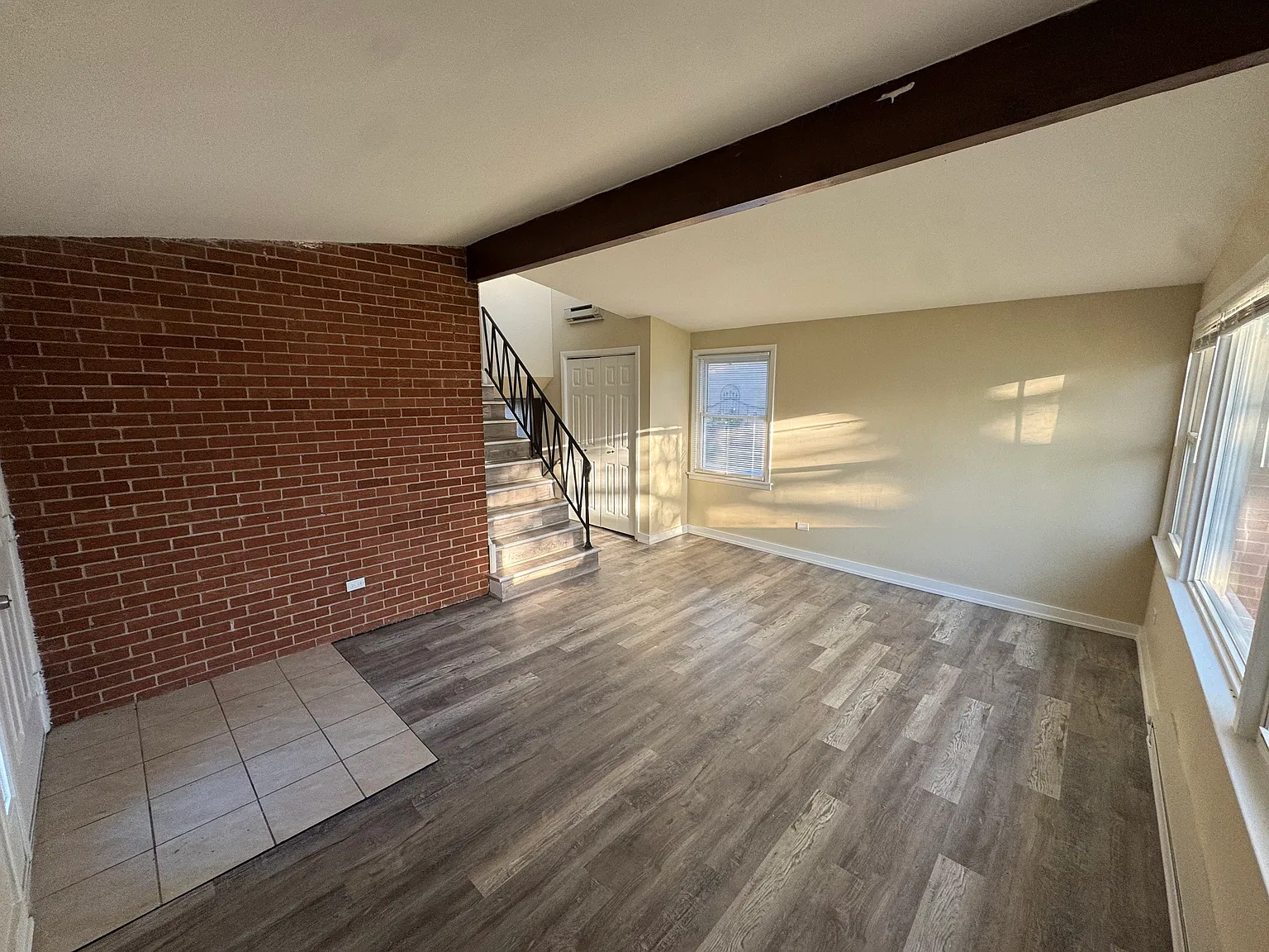 3 bed, 1.5 bath, 1536 sqft, $2,400 — Photo 3