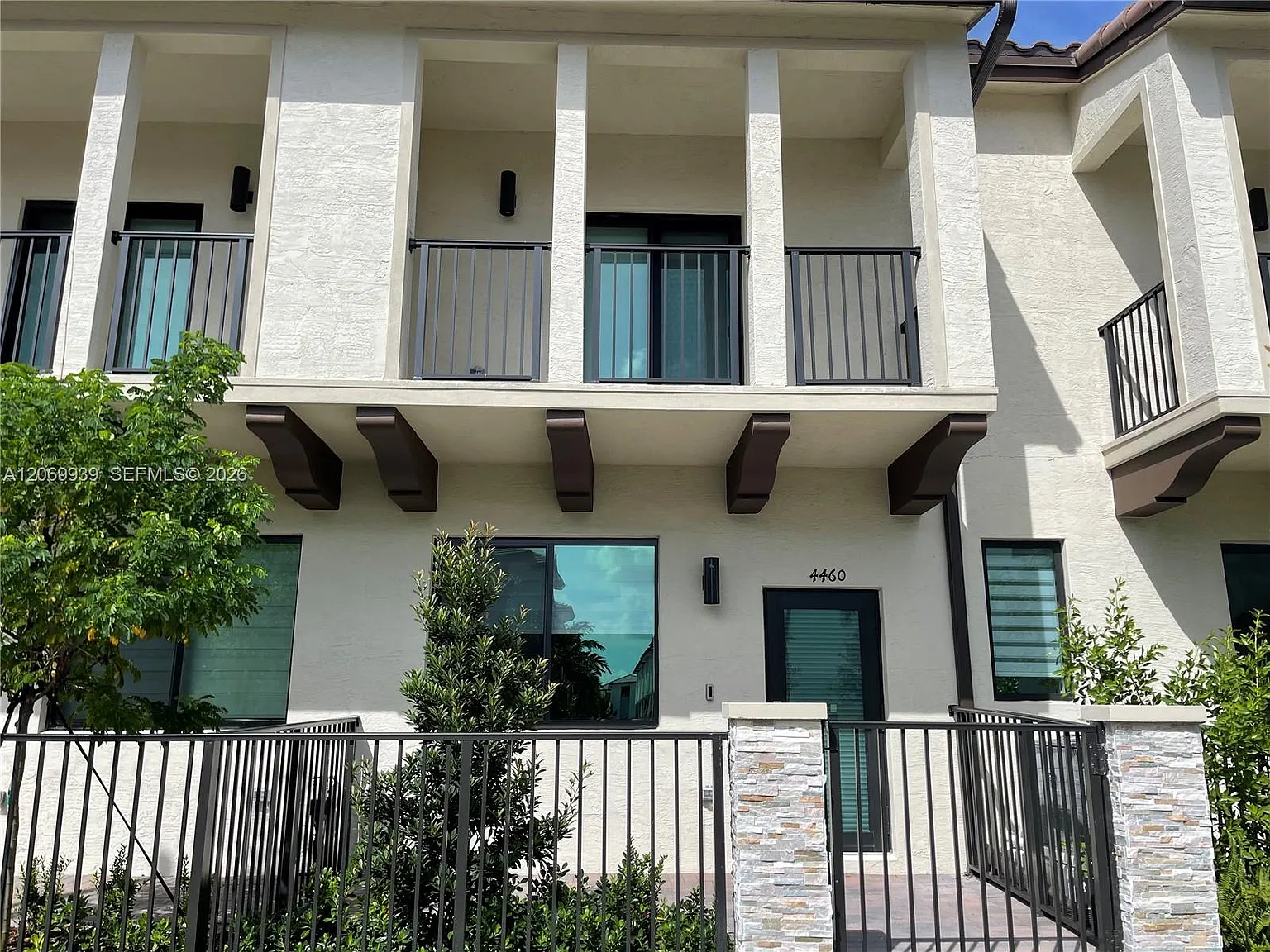 Downtown Doral South Phas — Photo 2