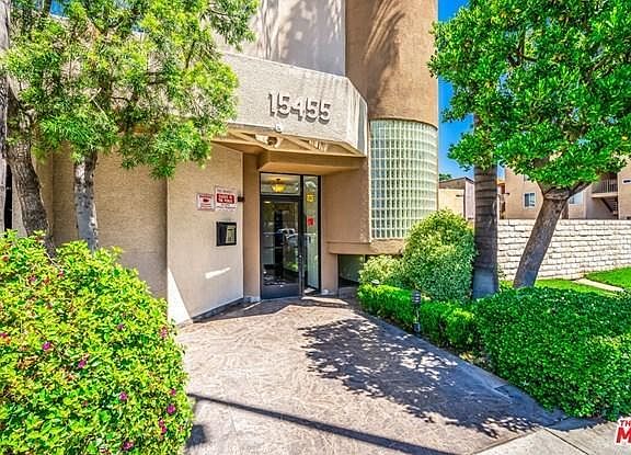 3rd image of 15455 Sherman Way APT 20