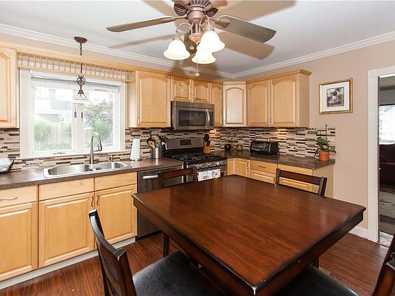 4th image of 315 Langdon St