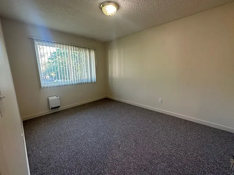 5050 NE Killingsworth St — Photo 4