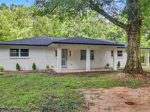 10132 Graystone Dr, Moss Point, MS 39562
