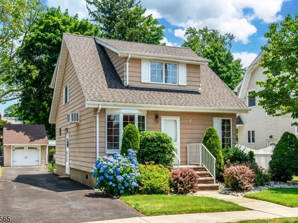 19 Legion St, Pompton Lakes Boro, NJ 07442