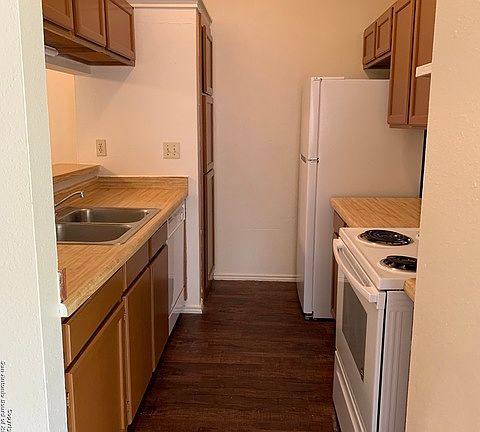 4th image of 14444 Edgemont Dr