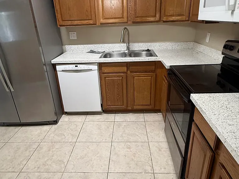 475 SE 8th St #220 — Photo 12