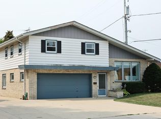 3621 E Iona Ter, Cudahy, WI 53110