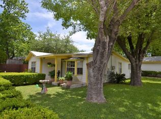 213 W Modesta St, Uvalde, TX 78801