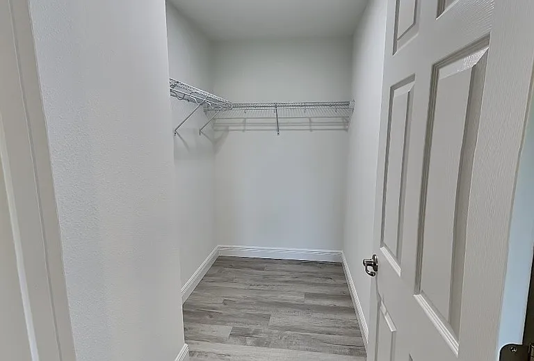2082 W Swanson Dr — Photo 2