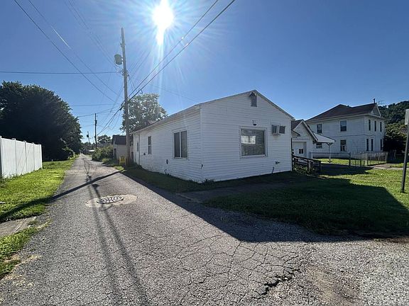 5th image of 921 11th St W