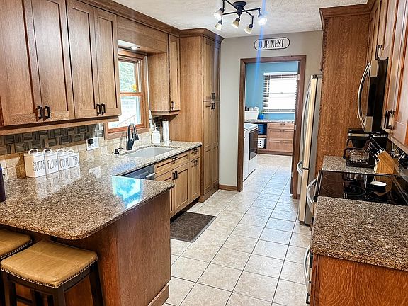 3rd image of 715 Dillon Ct