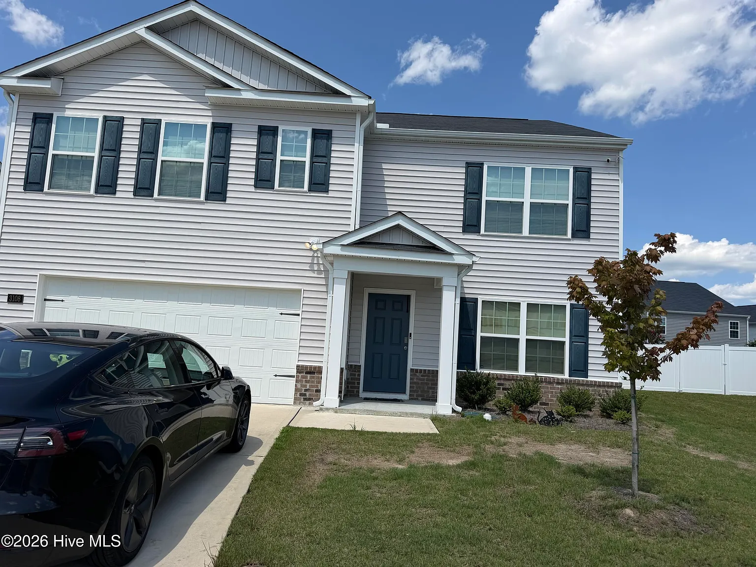 5 bed, 3.0 bath, 2511 sqft, $2,400 — Photo 2