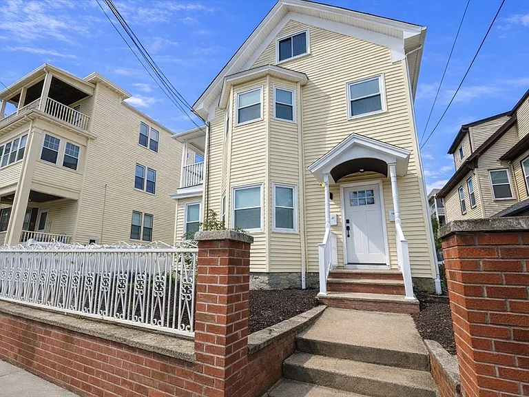 35 Foster St #A — Photo 2