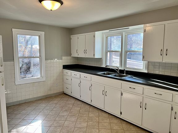 2nd image of 914 N Sprigg St