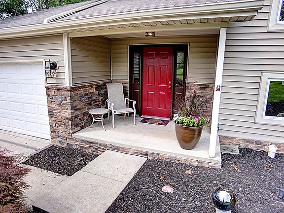 3rd image of 411 Wayside Dr